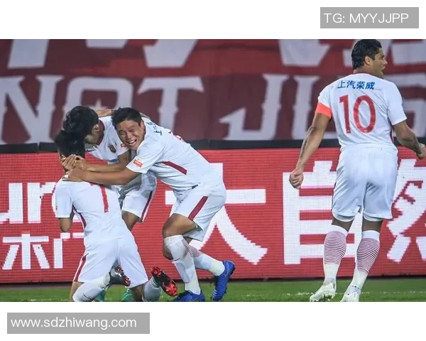 上港与恒大激战成平局精彩集锦回顾两队各显神通的较量