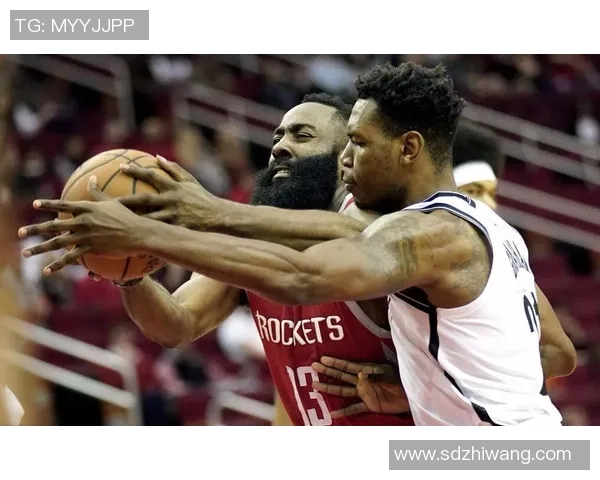 火箭队与开拓者队激战正酣5月3日精彩对决引发球迷热议 火箭队与开拓者队激战正酣5月3日精彩对决引发球迷热议